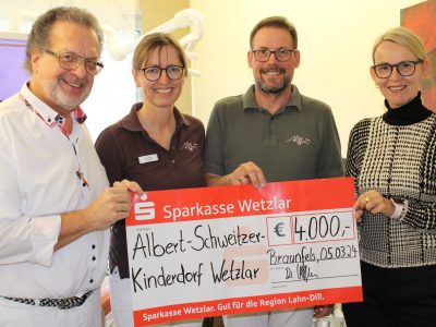Zahnarztpraxis Alffen mit großer Spende für zwei Braunfelser Familiengruppen